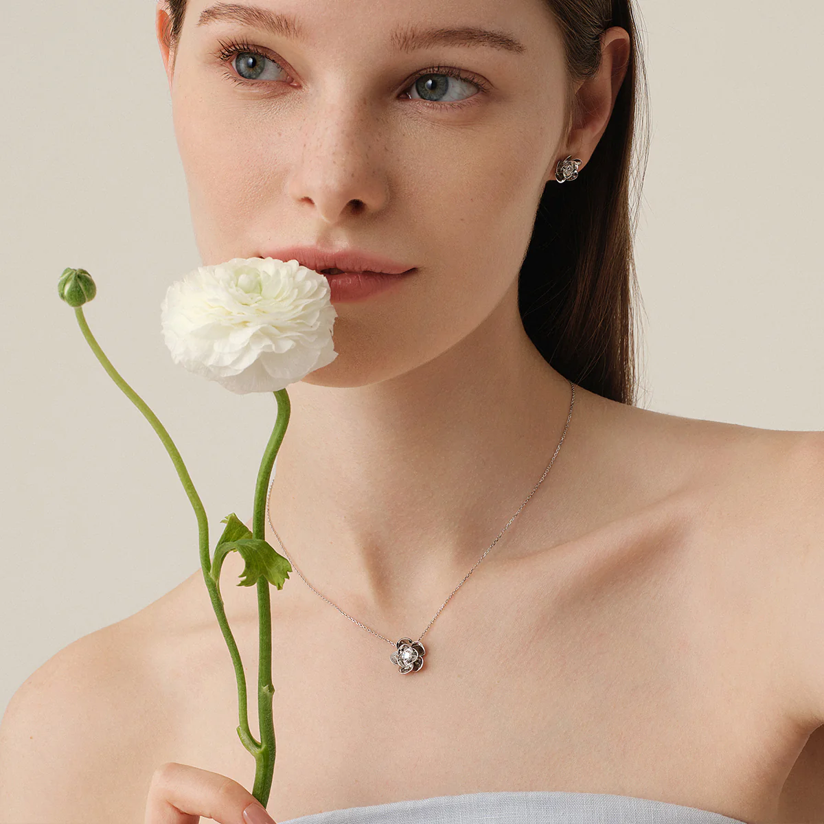 10K White Gold Lab-Grown Diamond Jasmine Pendant Necklace - Image 4