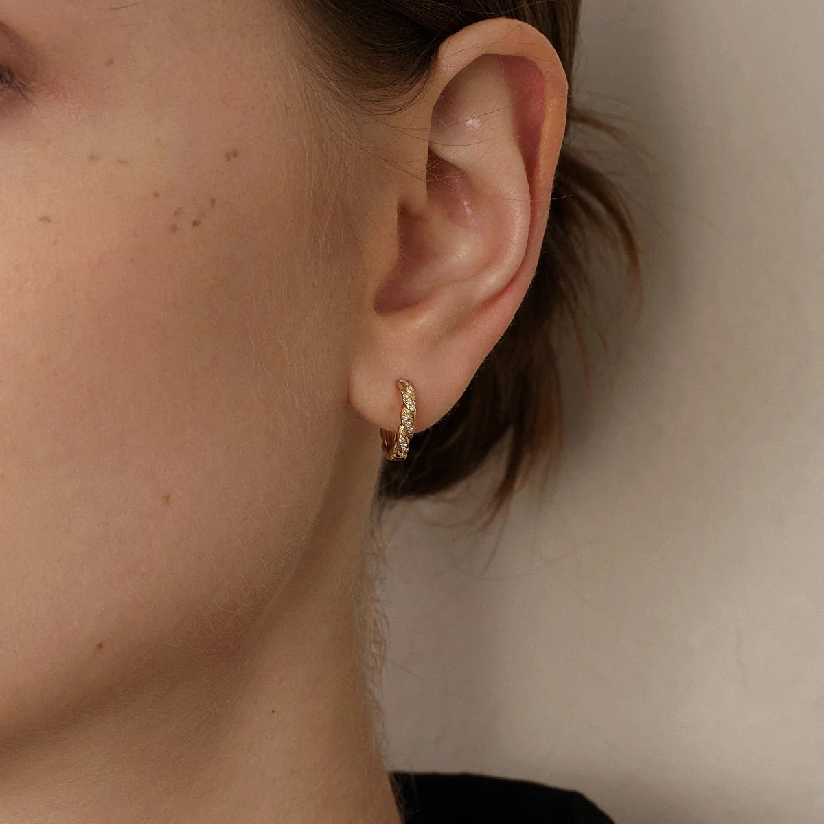 18K Gold Diamond Twist Huggie Hoop Earrings - Image 4