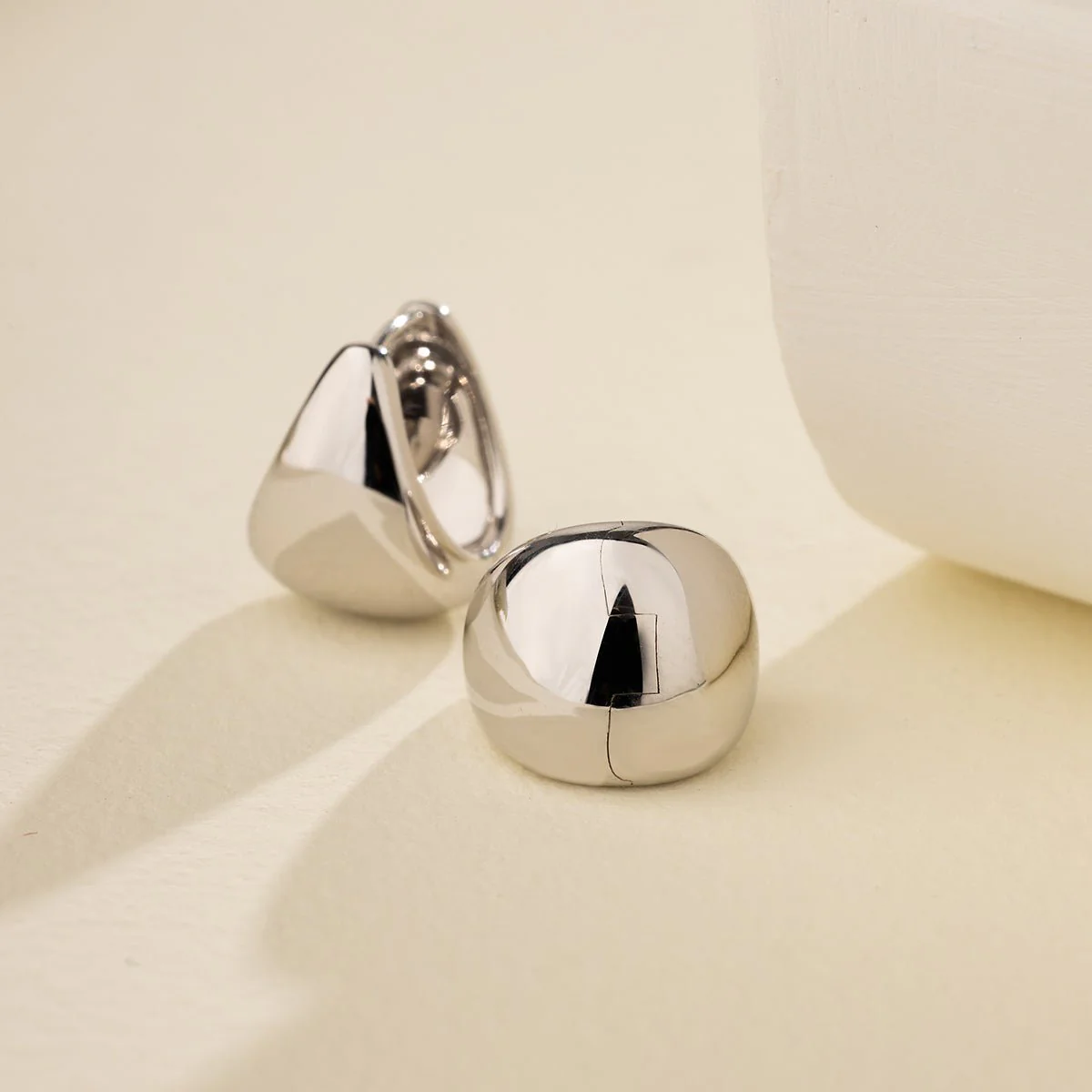 18K Gold Simple Drop Ear Hoop Earrings - Image 3
