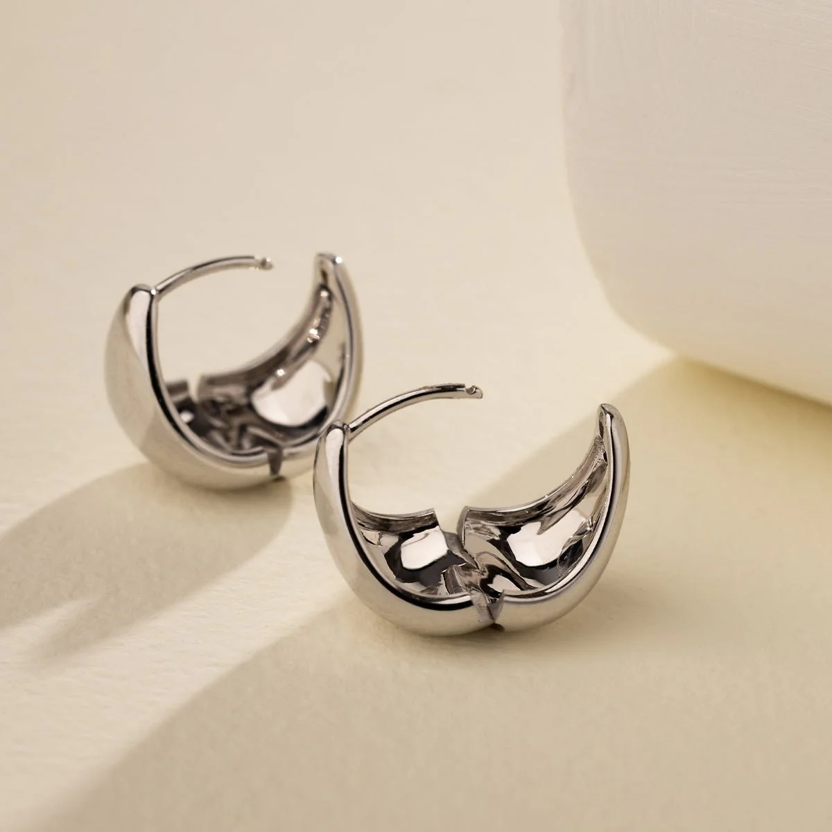 18K Gold Simple Drop Ear Hoop Earrings - Image 7