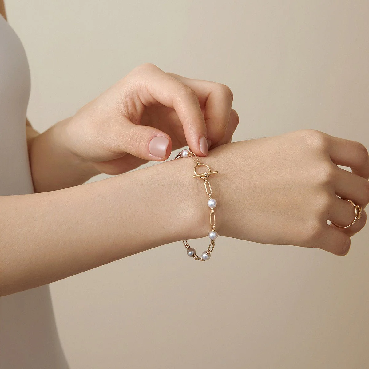 Akoya Pearl 18K Gold Diamond Harmonia Knot Chain Bracelet - Image 6