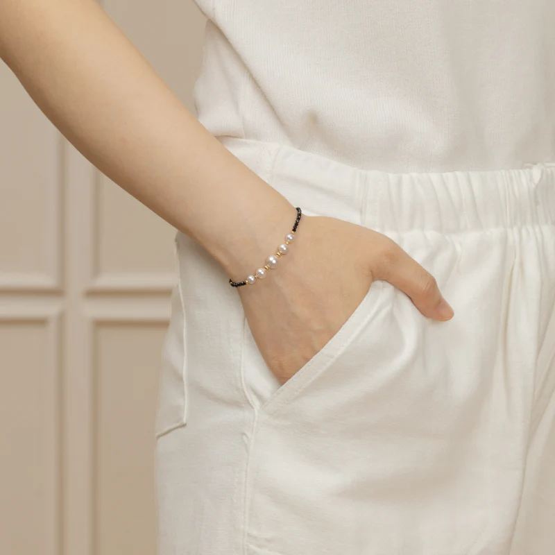 Akoya Saltwater Pearl 18K Gold Black Spinel Smile Bracelet - Image 5