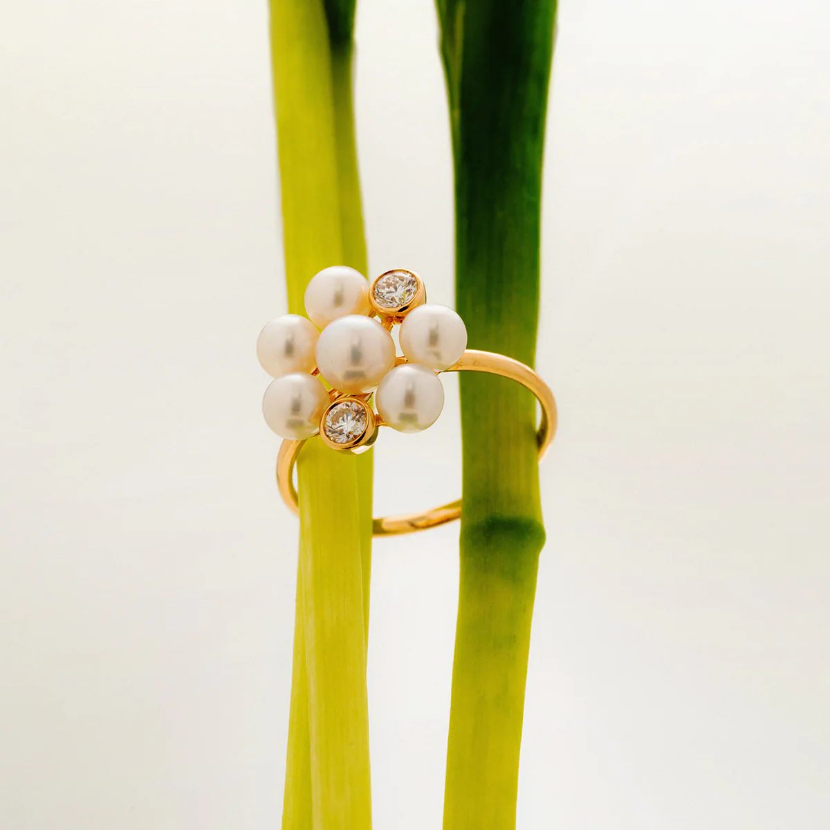 Freshwater Pearl 10K Gold Lab-Grown Diamond Dandelion Ring - Image 3