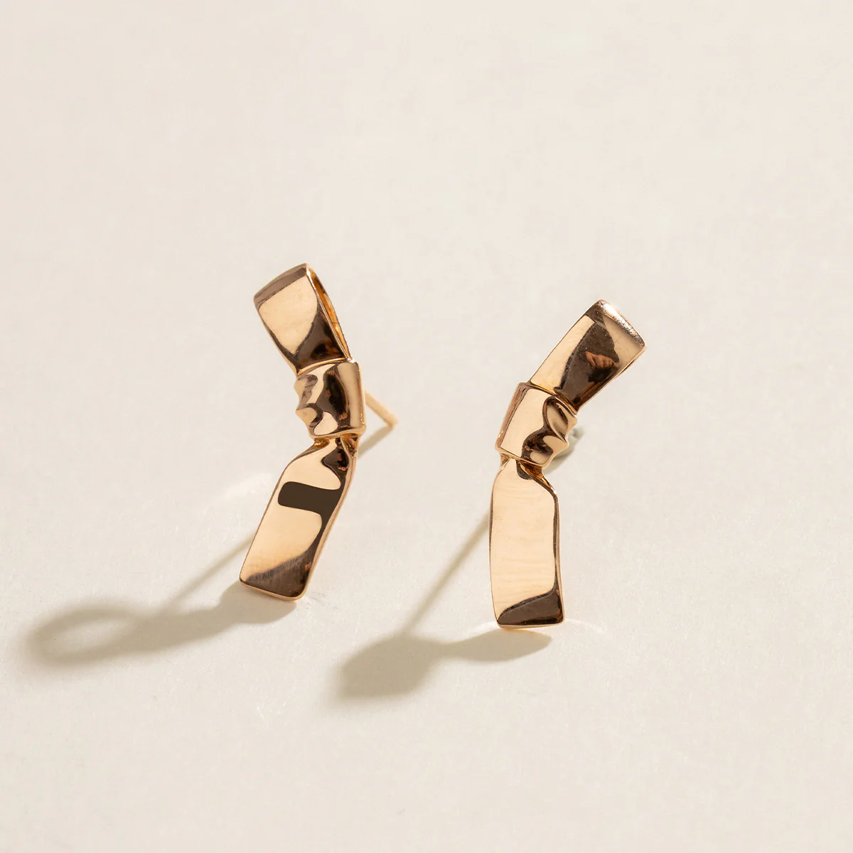 10K Rose Gold Ribbon Design Stud Earrings - Image 3