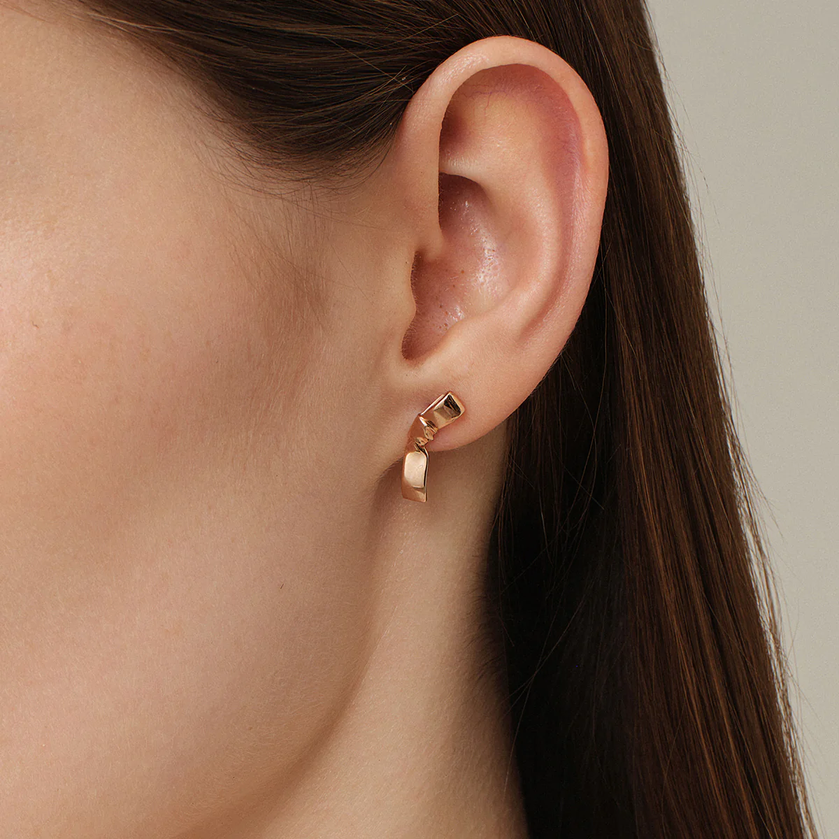 10K Rose Gold Ribbon Design Stud Earrings - Image 4