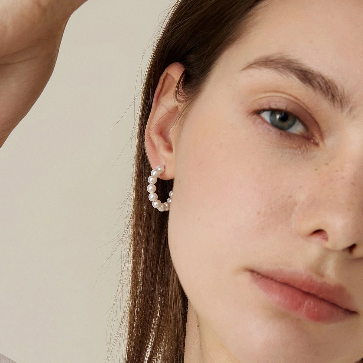 Freshwater Pearls 14K Gold Glance Back Circle Earrings - Image 8