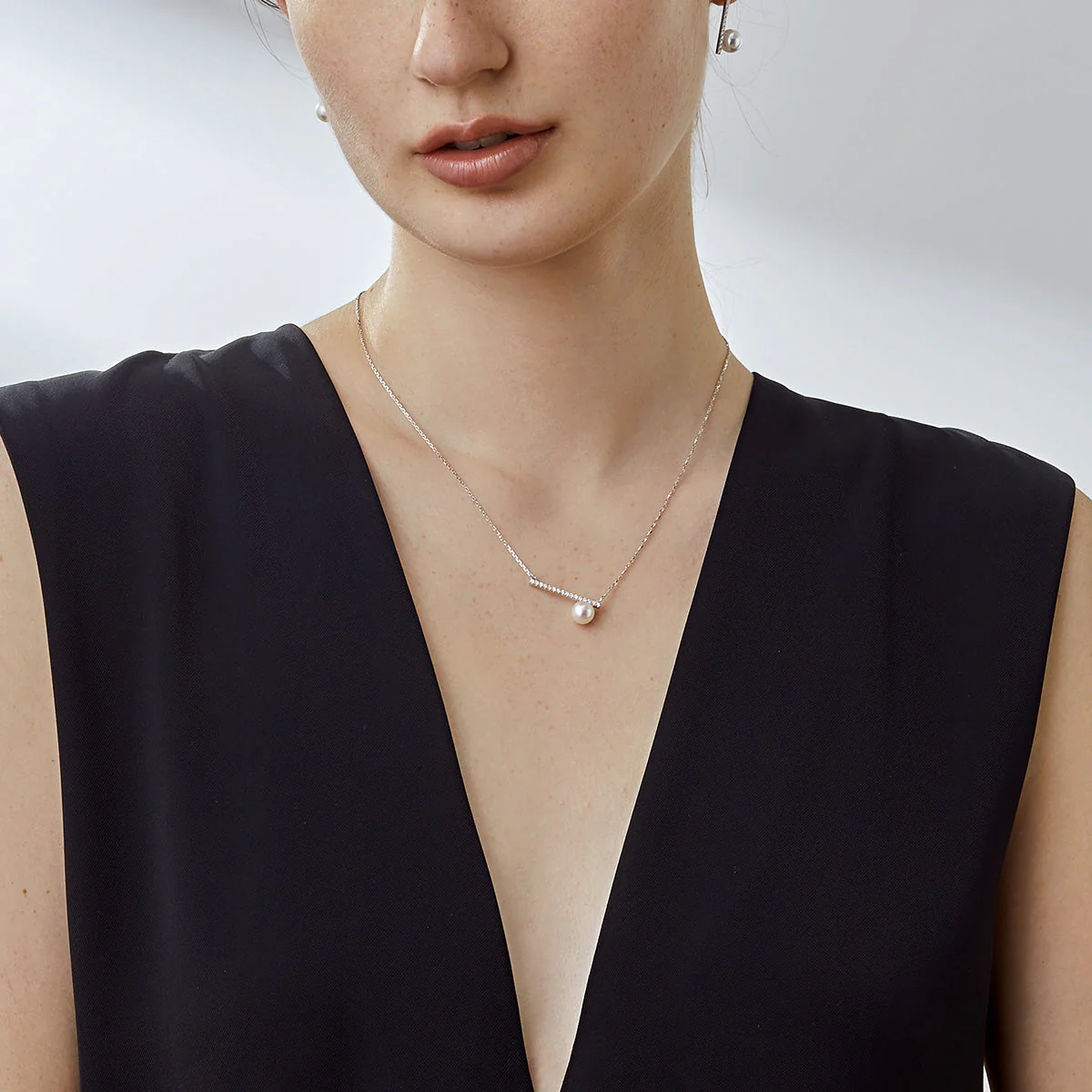 Akoya Pearl 18K White Gold Moon Diamond Necklace - Image 4