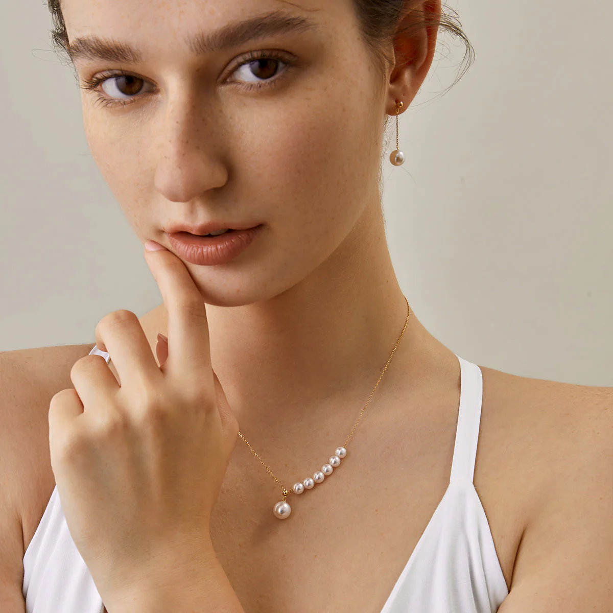 Asymmetrical Akoya Pearl 18K Gold Necklace - Image 7