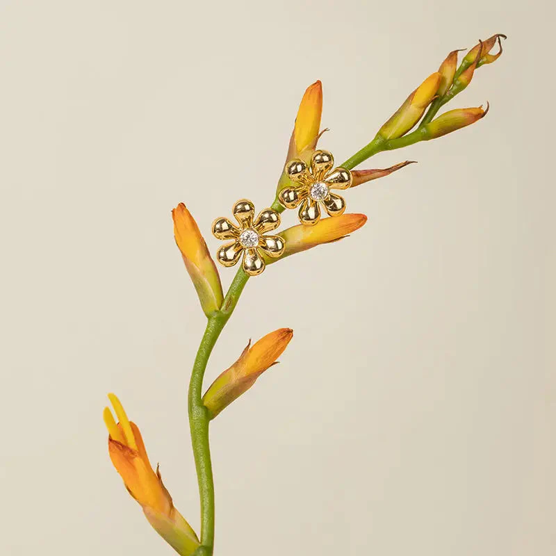 18K Gold Flower Diamonds Ear Studs - Image 5
