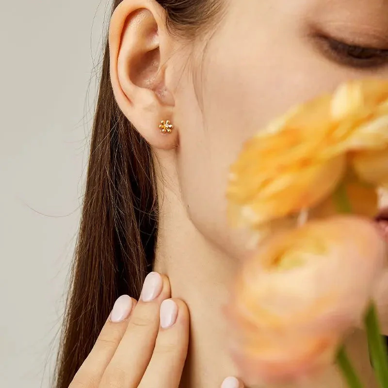 18K Gold Flower Diamonds Ear Studs - Image 6