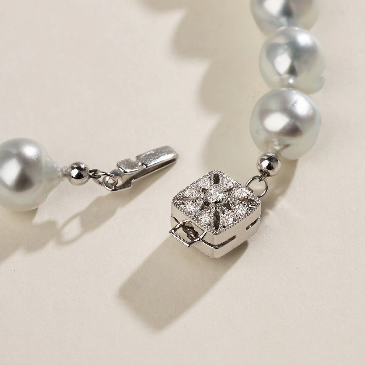 South Sea Pearl 10K White Gold Square Clasp Diamond Elegant Bracelet - Image 5