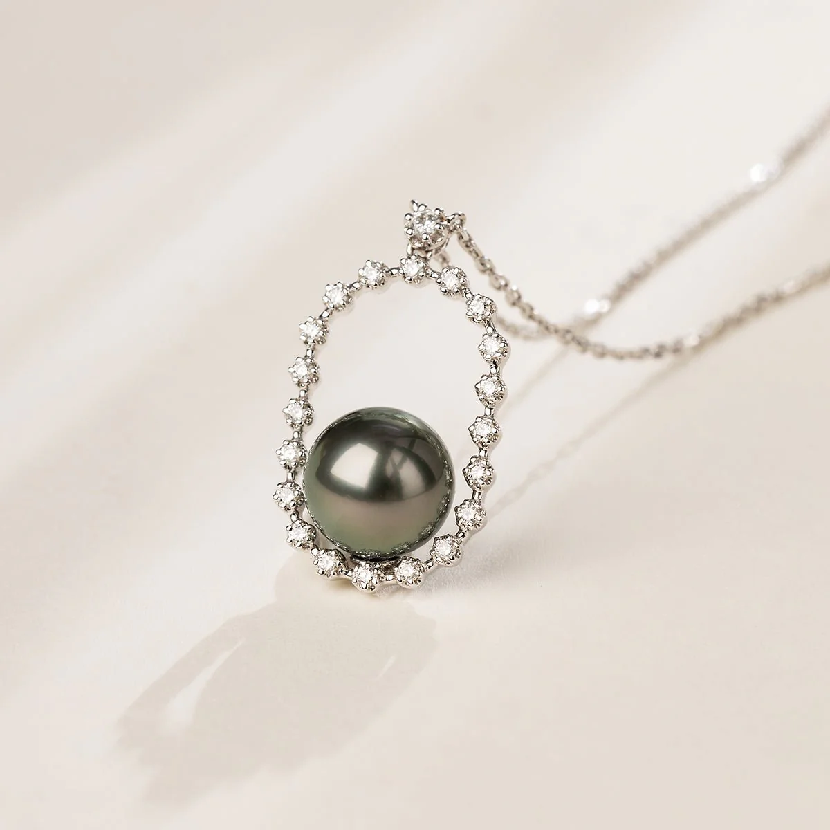 Tahitian Black Pearl 18K Gold Diamond Sparkling Circle Necklace - Image 3