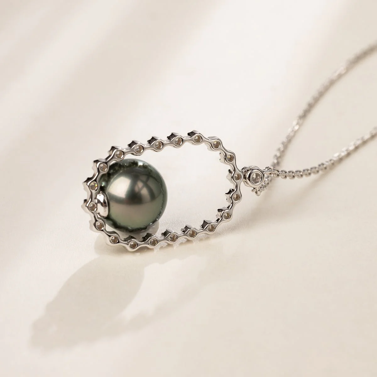 Tahitian Black Pearl 18K Gold Diamond Sparkling Circle Necklace - Image 4