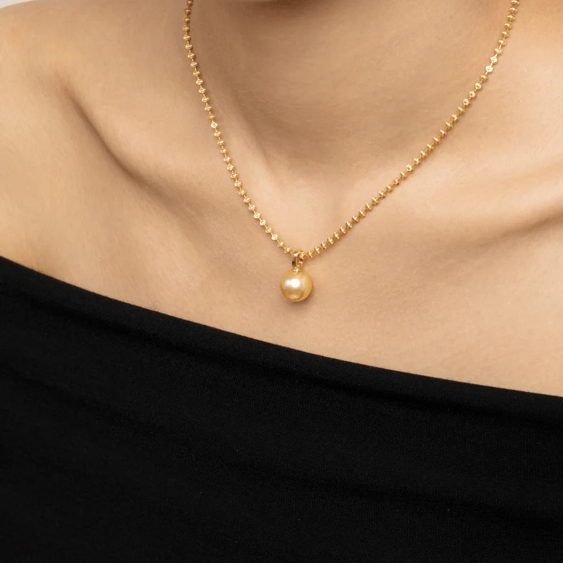 Teardrop-shaped Golden South Sea Pearl 18K Gold Simple Elegant Pendant Necklace - Image 3