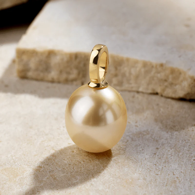 Teardrop-shaped Golden South Sea Pearl 18K Gold Simple Elegant Pendant Necklace - Image 4