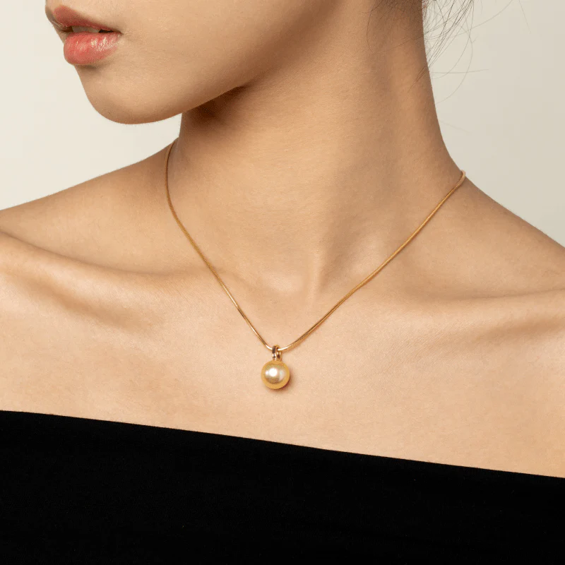 Teardrop-shaped Golden South Sea Pearl 18K Gold Simple Elegant Pendant Necklace - Image 5