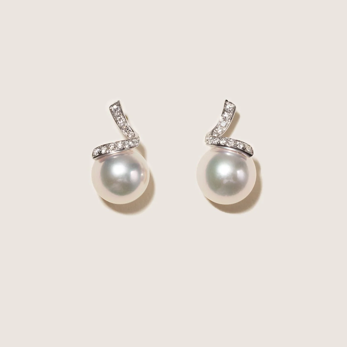 Akoya Pearl 18K White Gold Classic Wave Stud Diamonds Earrings - Image 3